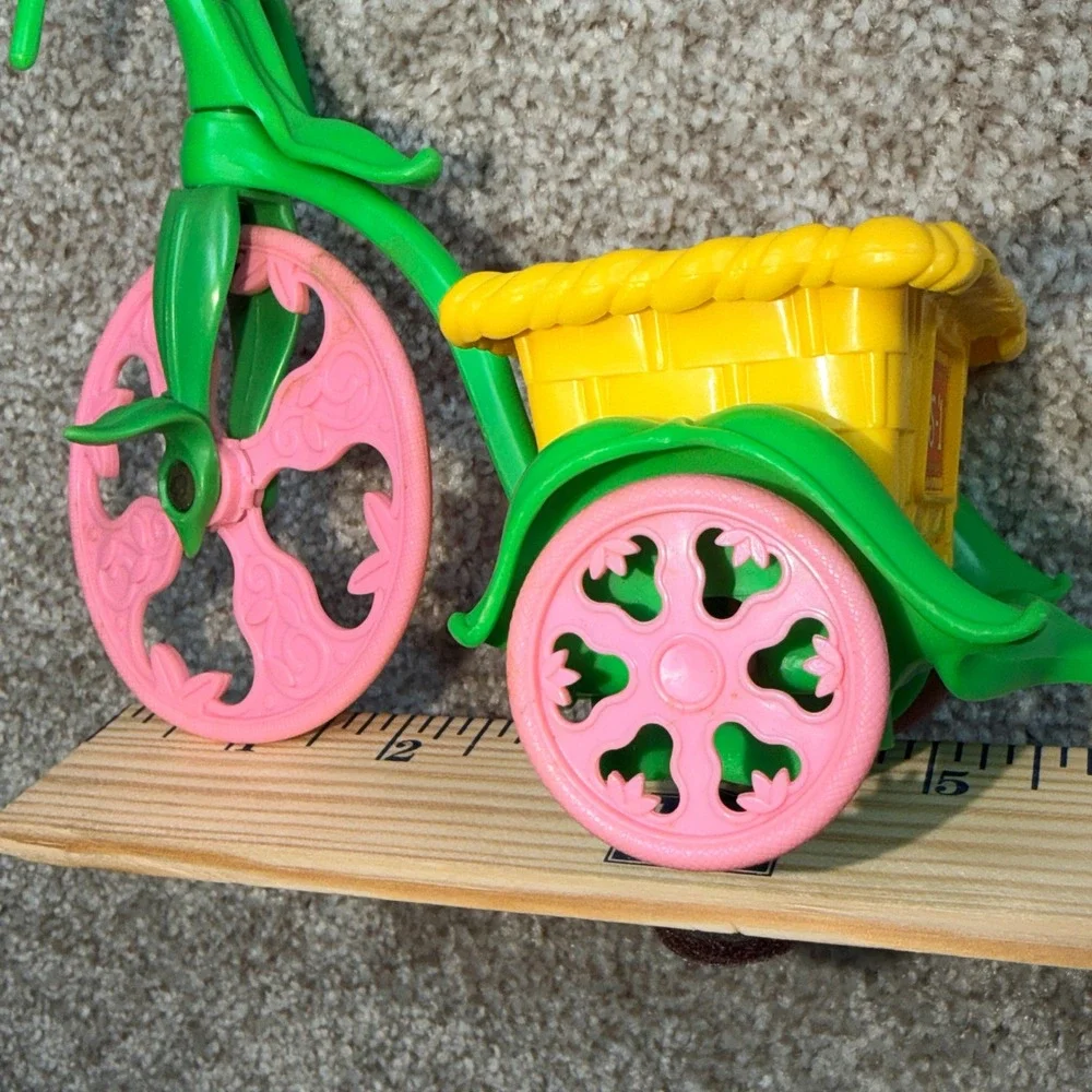 Vintage 1980's BERRY CYCLE Strawberry Shortcake Tricycle Vehicle SS-1